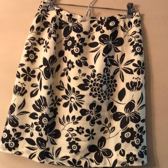 Ann Taylor Dresses & Skirts - Ann Taylor Skirt Size 6